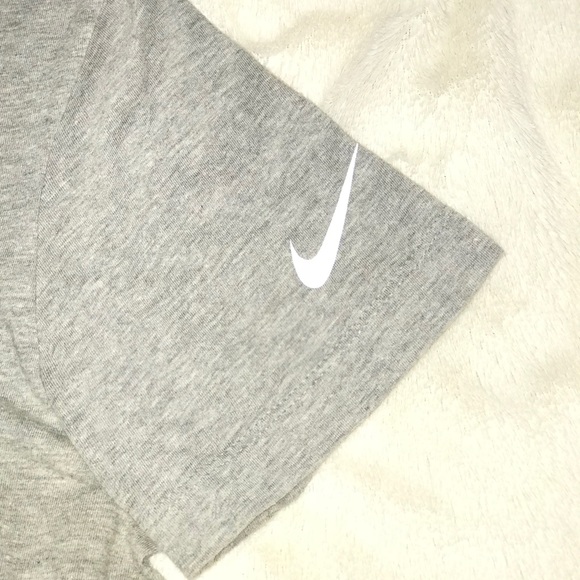 Nike Slim Fit T-Shirt - Picture 2 of 3